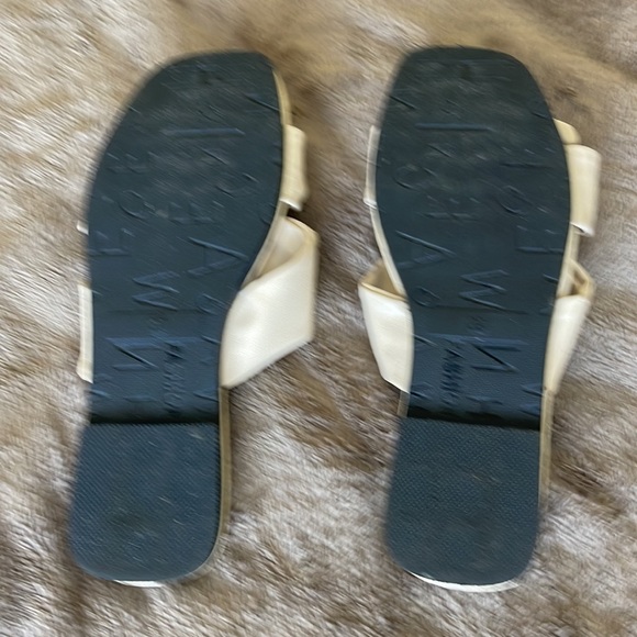 ‼️LAST ACT‼️NWOT SHEIN Bow Décor Beige Slip-On Comfy Sandals, Size 39, Fits 7.5. - Picture 4 of 4